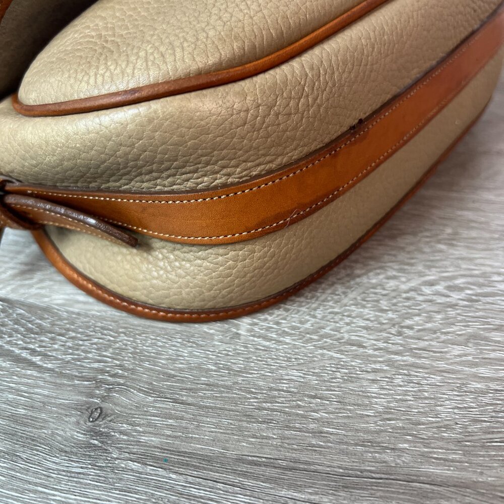 Vintage 80s Dooney & Bourke Essex Leather Equestrian saddle  Style Crossbody - Picture 4 of 7